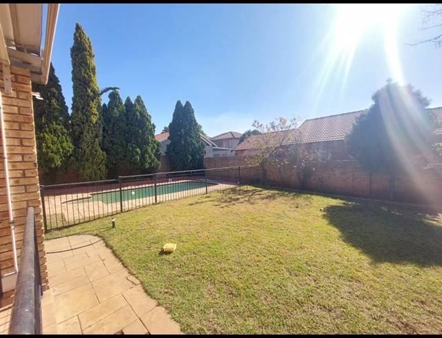 3 BEDROOM TOWNHOUSE FOR SALE IN THATCHFIELD